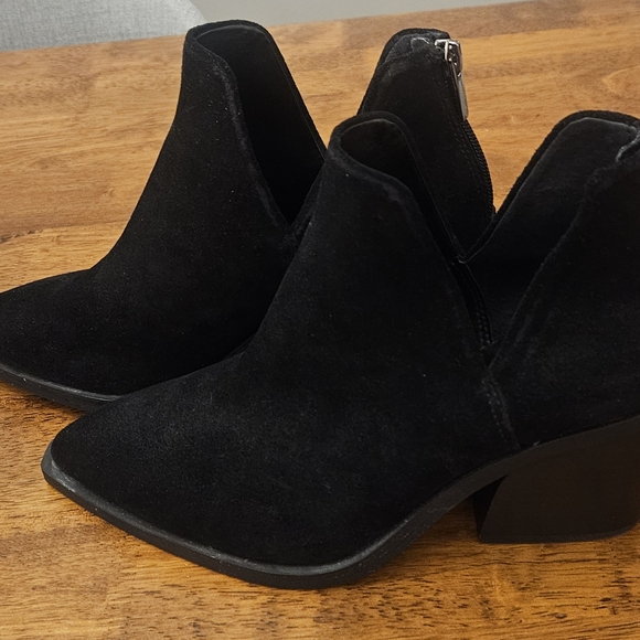 Vince Camuto Bibestie Black Leather Ankle Boots - Picture 3 of 7